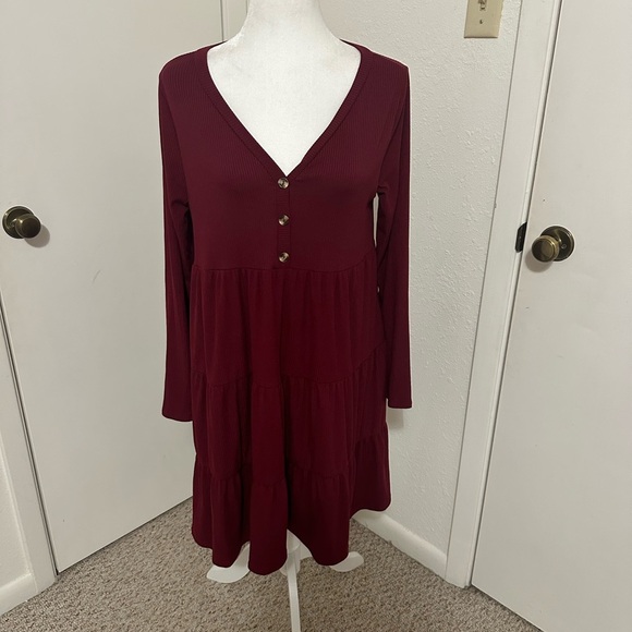 Veveret wine/burgundy tiered long sleeve holiday - Picture 4 of 9